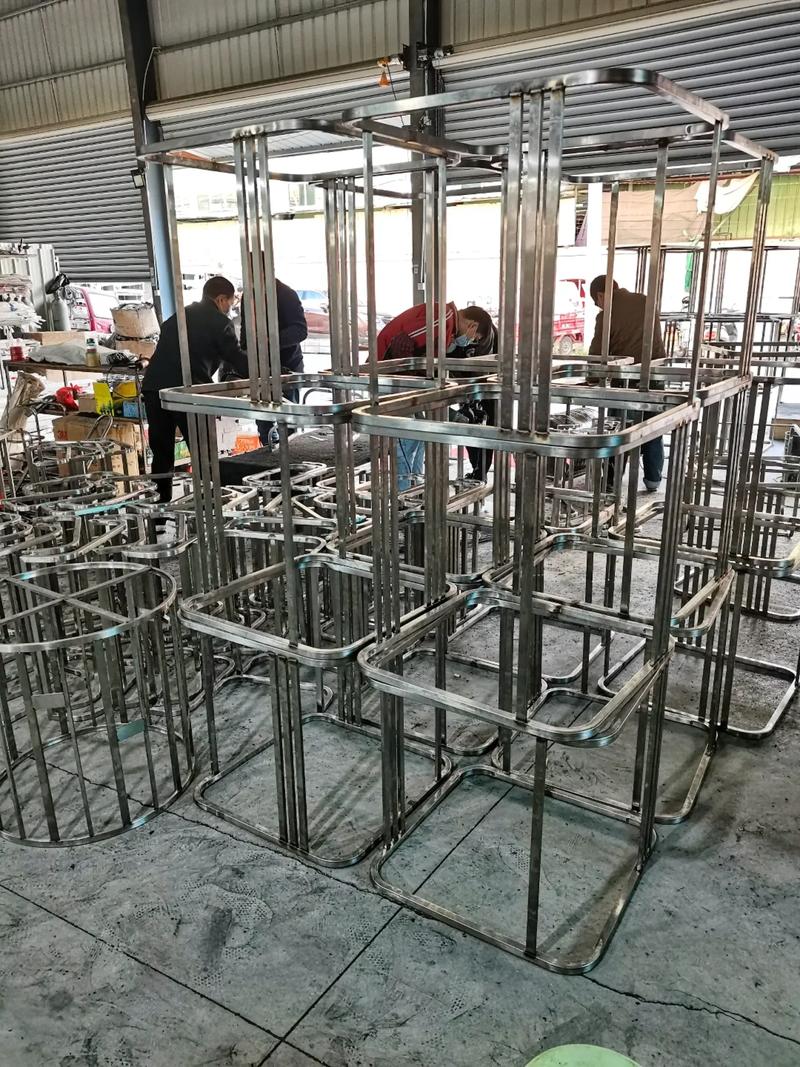 不銹鋼輕奢風(fēng)家具與鋁制精品 去商場(chǎng)不如來(lái)工廠(chǎng)，定制您的品質(zhì)生活